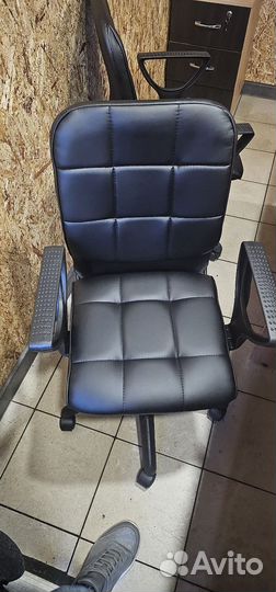 Стул кресло офисный на колесах новые