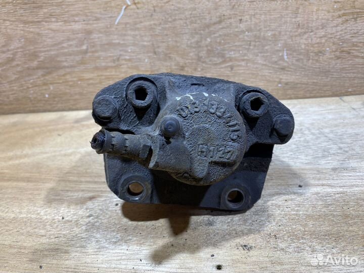 Суппорт передний левый Renault Logan 1 S68