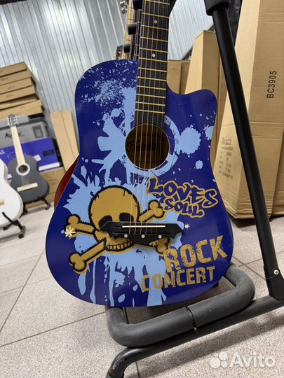 Акустическая гитара синий череп