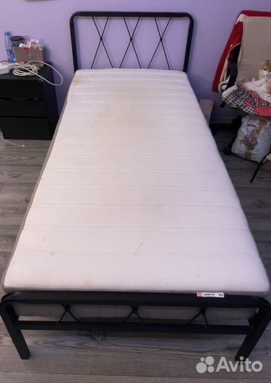 Кровать с матрасом