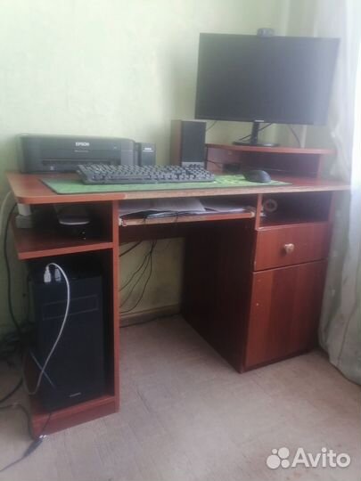 Компьютерный стол