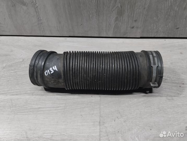 Патрубок воздушного фильтра Volkswagen Golf 4