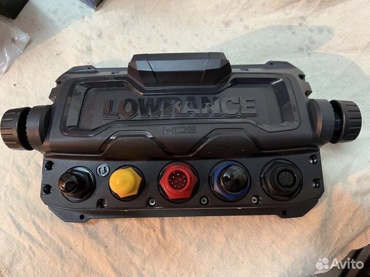 Эхолот Lowrance HDS Live 7 с датчиком 3в1