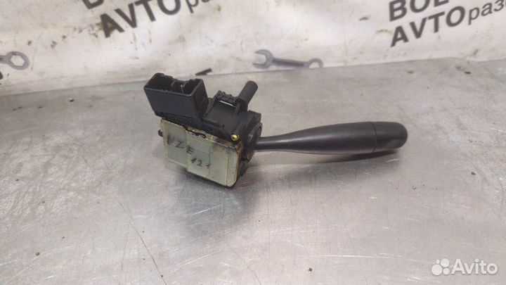 Подрулевой переключатель поворотников Toyota