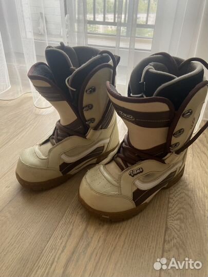 Сноубордические ботинки и костюм