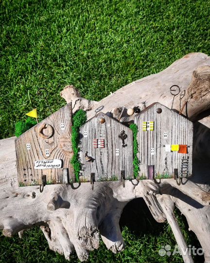 Ключница деревянная-домики