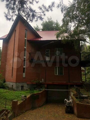 Дом 472 м² на участке 8 сот.