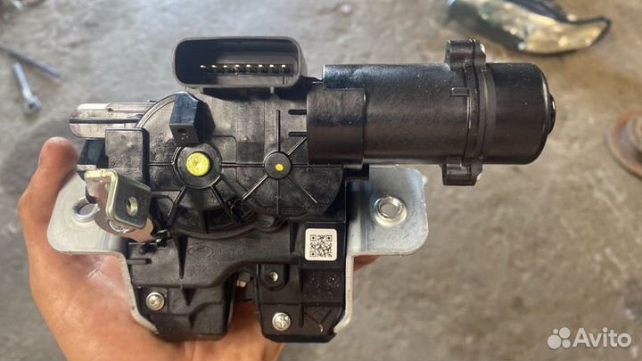 Замок крышки багажника Kia Sportage 5 NQ5 длинная