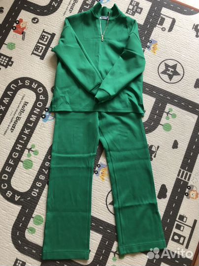 Костюм женский