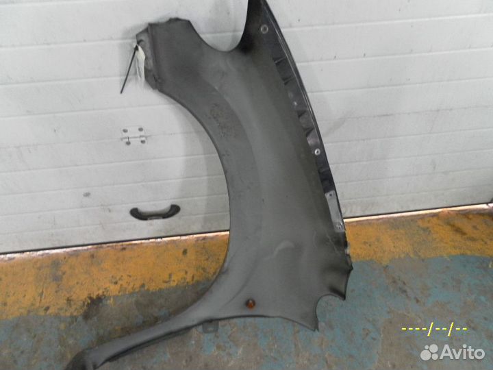 Крыло переднее право Dodge Caravan 4 Voyager 4