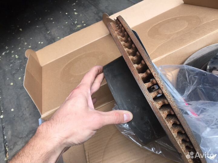 Продаются тормозные диски на Ленд Крузер 200