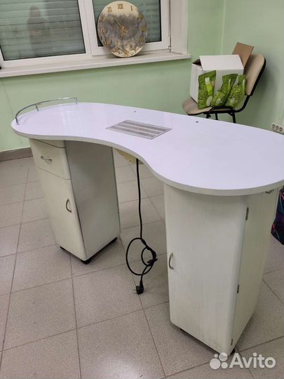 Маникюрный стол с вытяжкой бу