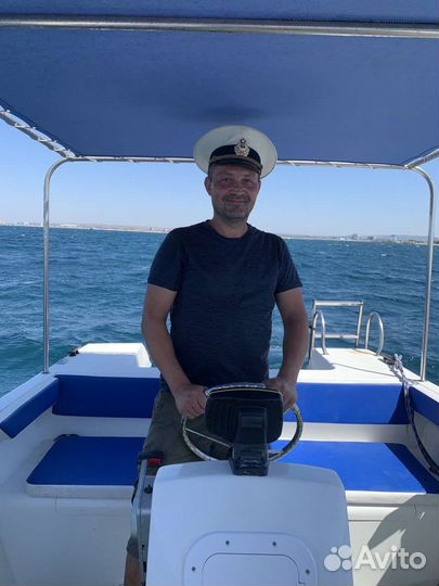 Морские прогулки, рыбалка в море с катера, купание