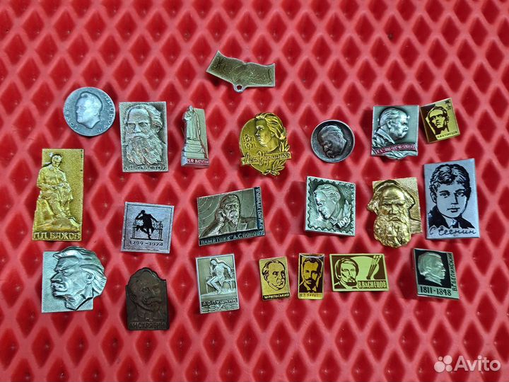 Значки Писатели за 1шт