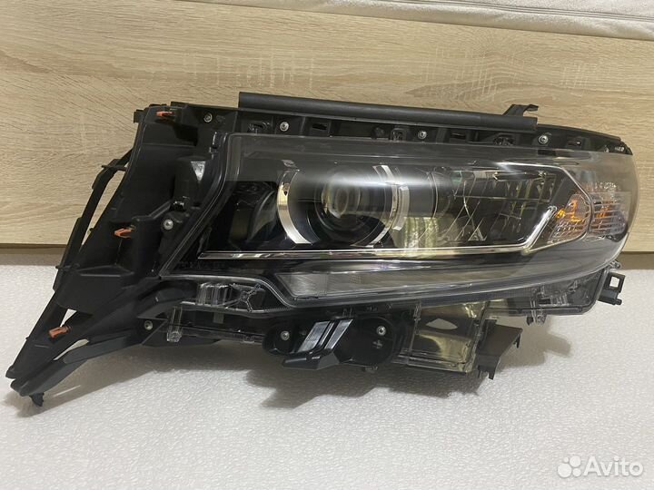 Фара Toyota Land Cruiser Prado 150 левая