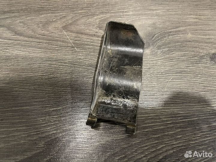 Пластик в багажник под домкрат w124