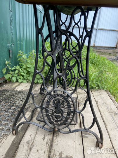 Швейная машина Singer