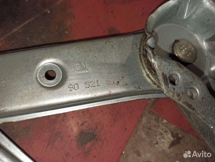 Стеклоподъемник электрический Opel Astra 90521675