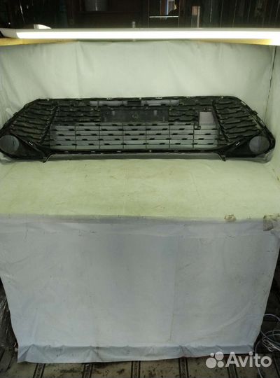 Решетка переднего бампера toyota camry xv50