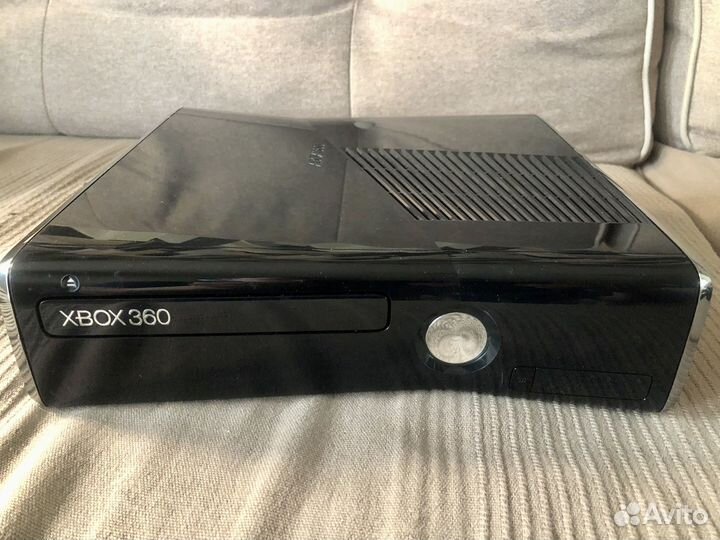 Xbox 360 S (1439) + Kinnect + 4 Игры