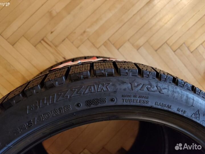 Bridgestone Blizzak VRX 225/40 R18