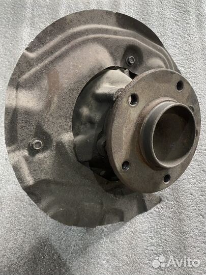 Передний левый кулак BMW 3 e90