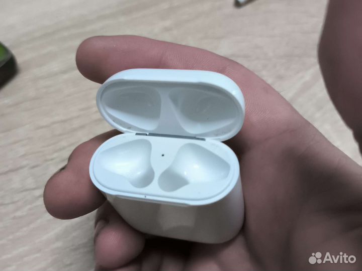 Продам кейс air pods 2