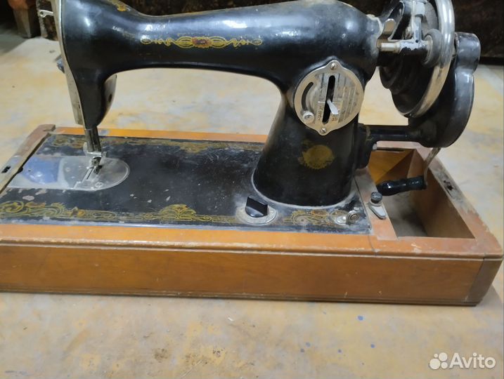 Швейная машинка (20 года прошлого века)