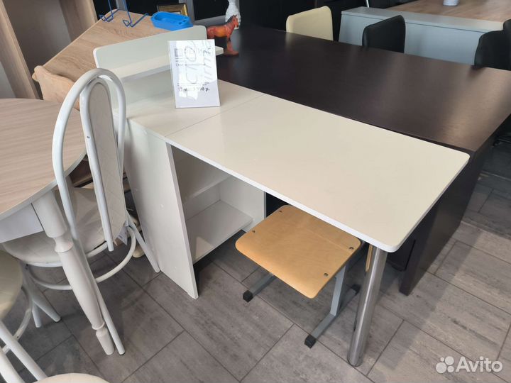 Стол письменный или маникюрный с выставки