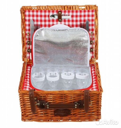 Набор для пикника в корзине