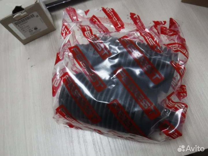 Пыльник стойки Subaru Legacy