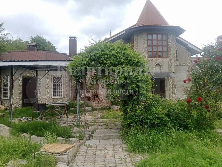 Дом 182 м² на участке 8,2 сот.