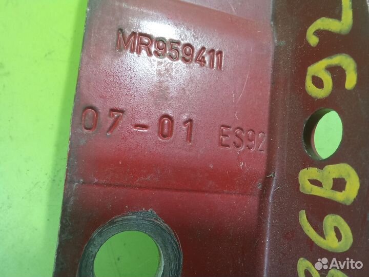 Петля капота для Mitsubishi Colt Z34/Z36/Z39