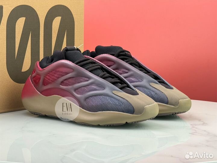 Кроссовки Adidas Yeezy 700 V3 Fade Carbon