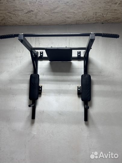 Турник настенный