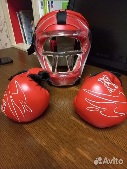 Шлем, перчатки, жилет