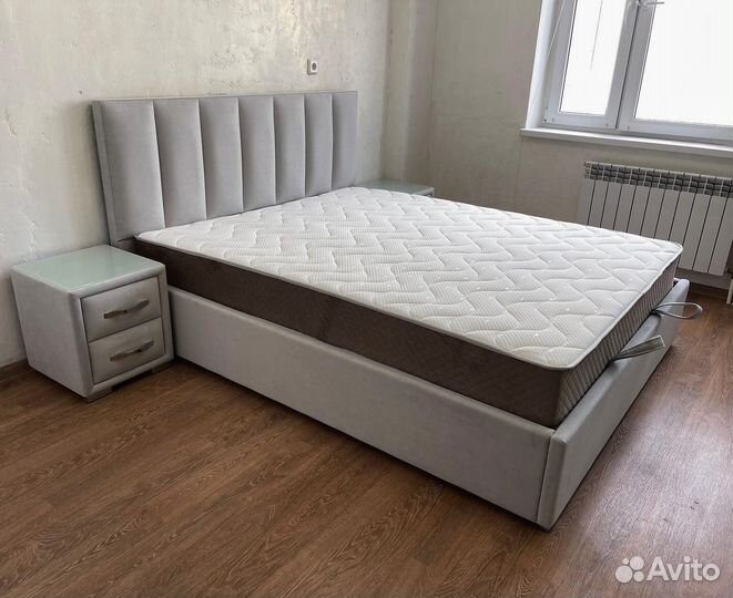 Кровать с изголовьем