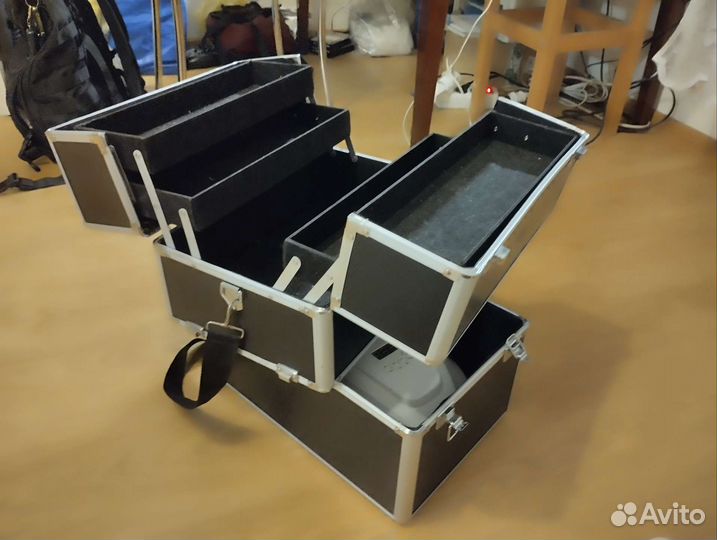 Чемодан для мастера маникюра