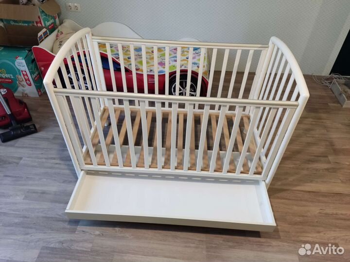 Детская кроватка