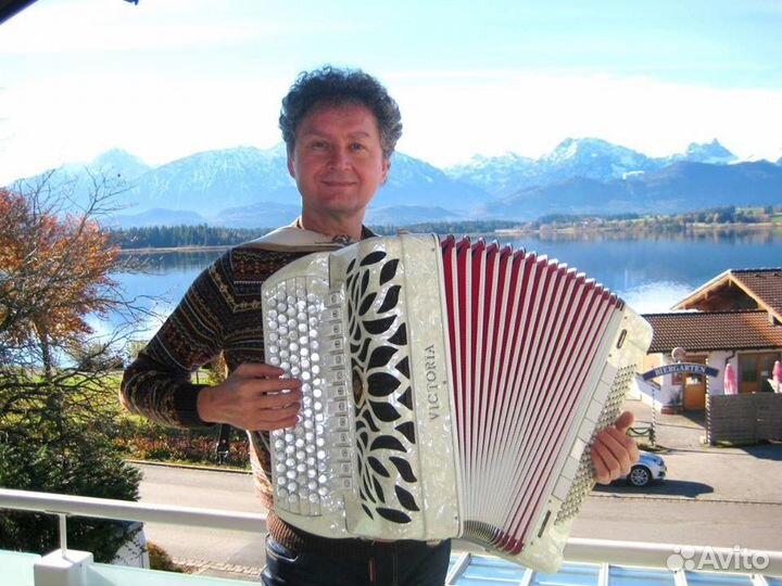 Уроки игры на гитаре, баяне, аккордеоне,фортепиано