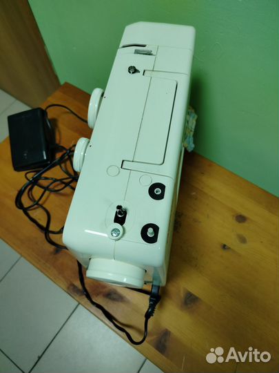 Продам швейную машинку