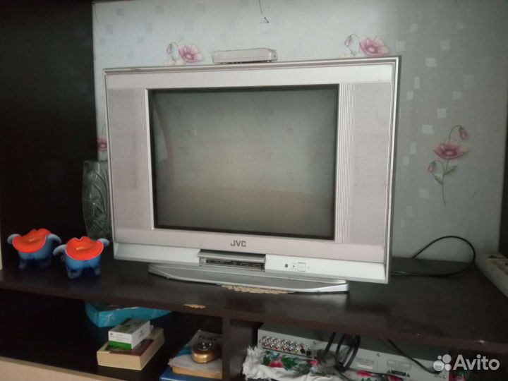 Телевизор бу Jvs
