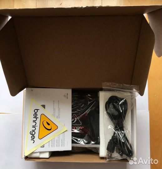 Behringer UMC202HD USB аудио звуковая карта