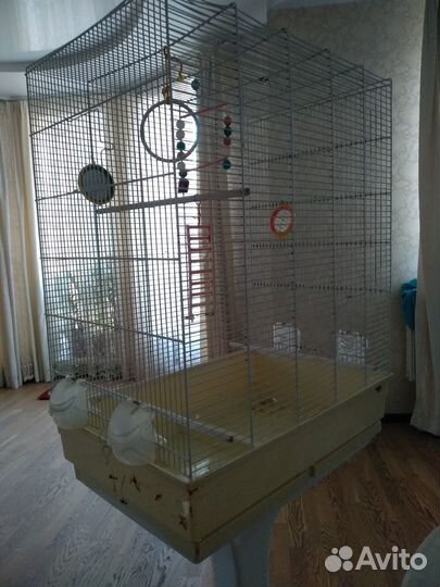 Большая клетка для птиц на подставке