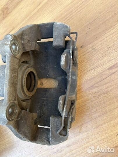 Суппорт передний Volkswagen Polo 1.6 2015-2020