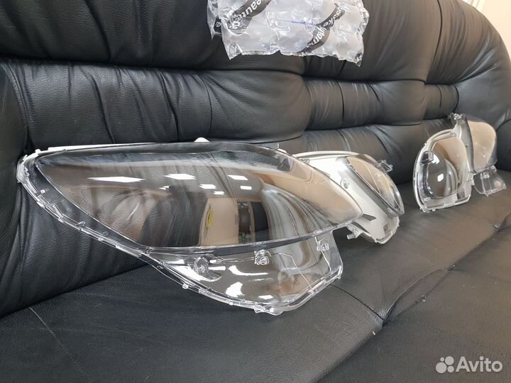 Левое и правое стекло фары Lexus GS 300 2005-2012