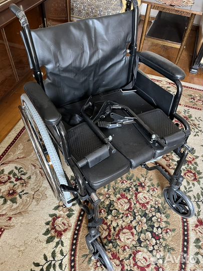 Кресло-коляска с санитарным оснащением