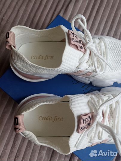 Кроссовки женские р38-39