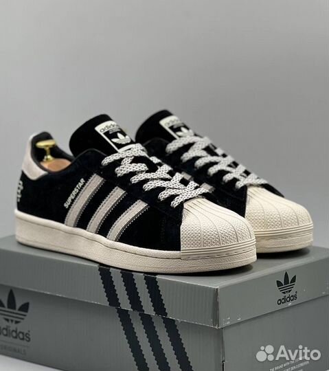 Adidas superstar reigning champ