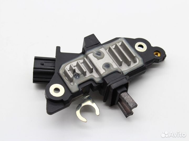 Реле регулятор генератора Bosch Toyota